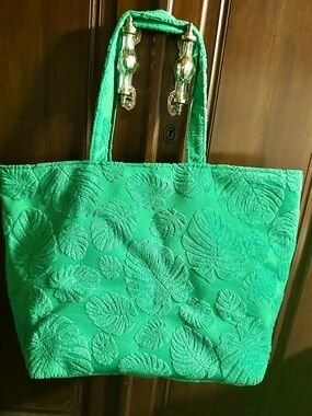 Green Leaf-Embossed Tote Bag - Women